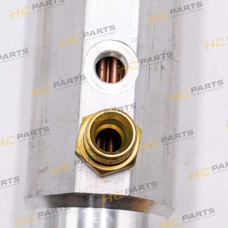 Масляный радиатор коробки передач телескопического погрузчика JCB